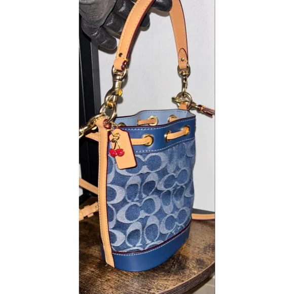 NEW Coach Authentic Denim Signature Monogram Mini Bucket Bag
Luxury Designer - Picture 10 of 14